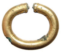 http://www.ancientresource.com/images/egyptian/artifacts-egyptian/roman-egypt-gold-ring-AE2039b.jpg